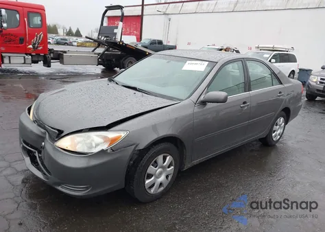 2004 Toyota Camry Le z USA, uszkodzony, nr VIN 4T1BE32K14U897186